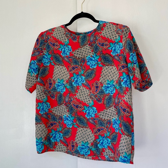 Notations Tops - 🎈🎈Notations Vintage Red Pattern Blouse